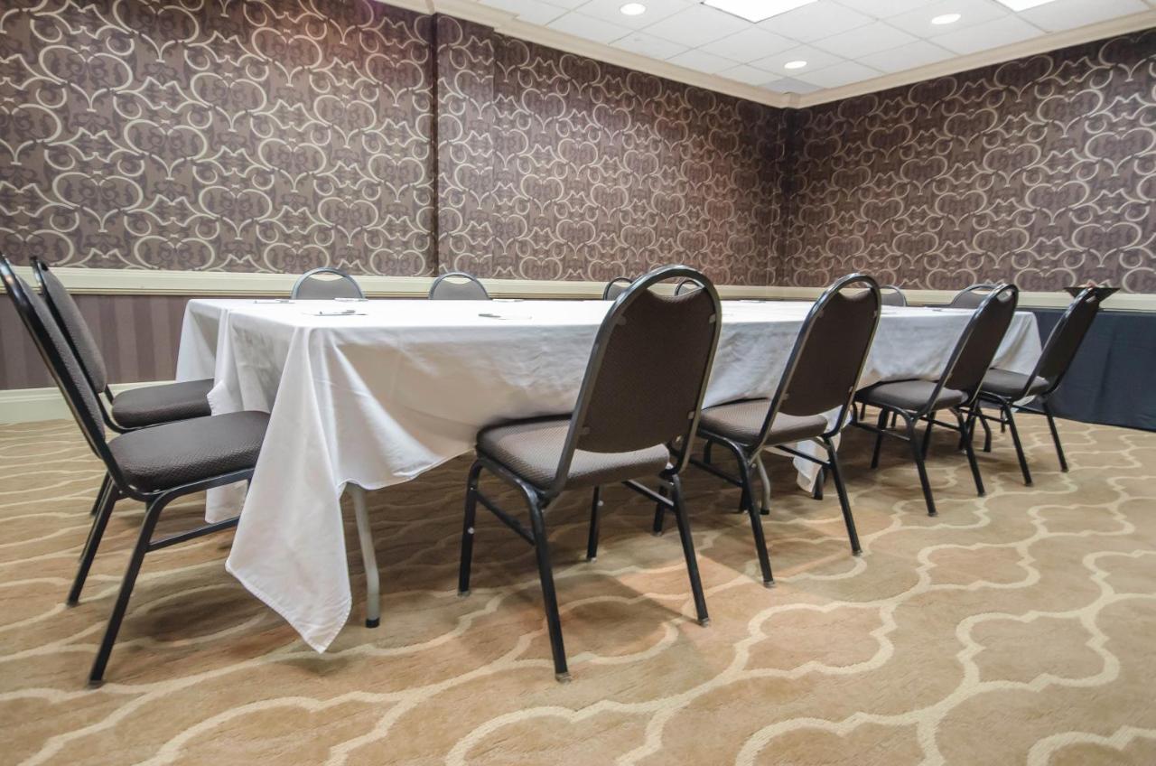 Radisson Hotel Louisville North Jeffersonville Affari foto